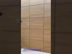 Puerta giratoria de aluminio