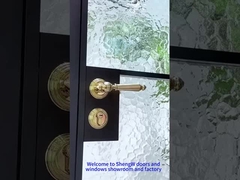 Puerta de madera y vidrio