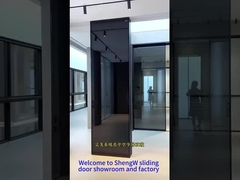 Puerta corredera gris con 6 persianas