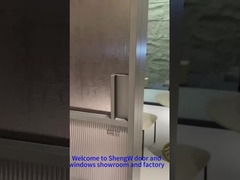 Puerta corredera de tres hojas