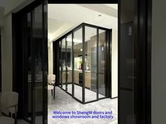 Abre la puerta de la cocina.