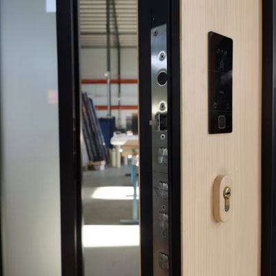 Puerta de jardín de aluminio de madera negra sin ruido Puertas de entrada de aluminio con eje
