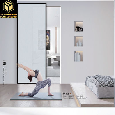 Puertas correderas de aluminio con color plateado y mango de acero inoxidable para un aspecto elegante